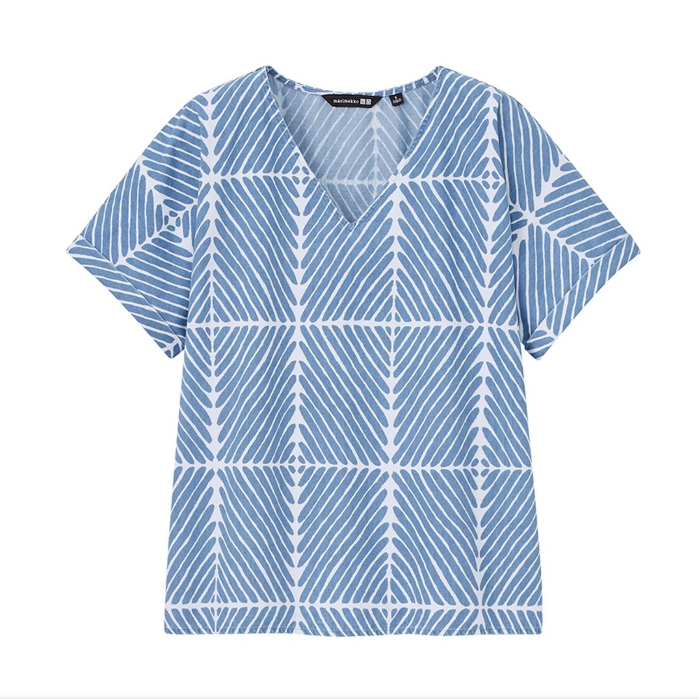 Marimekko Uniqlo light blue and white denim V-neck short sleeve blouse NWT